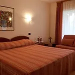 Makin Hotel 3*