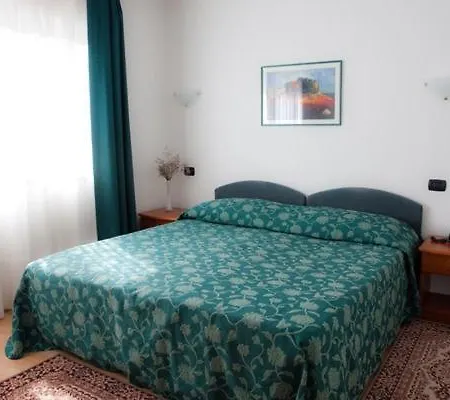 Hotel Makin 3*